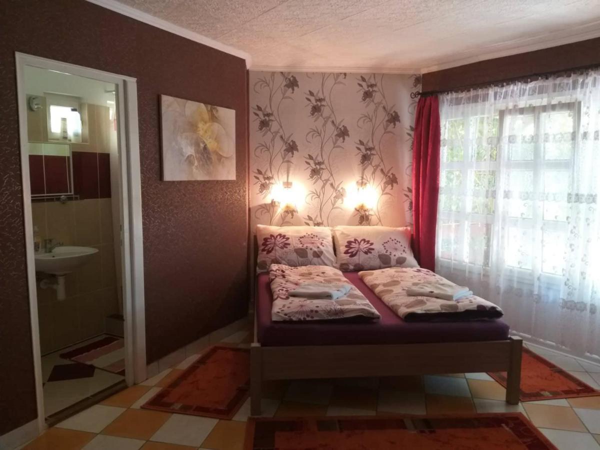Gyoengyvirag Apartment Romhány Extérieur photo